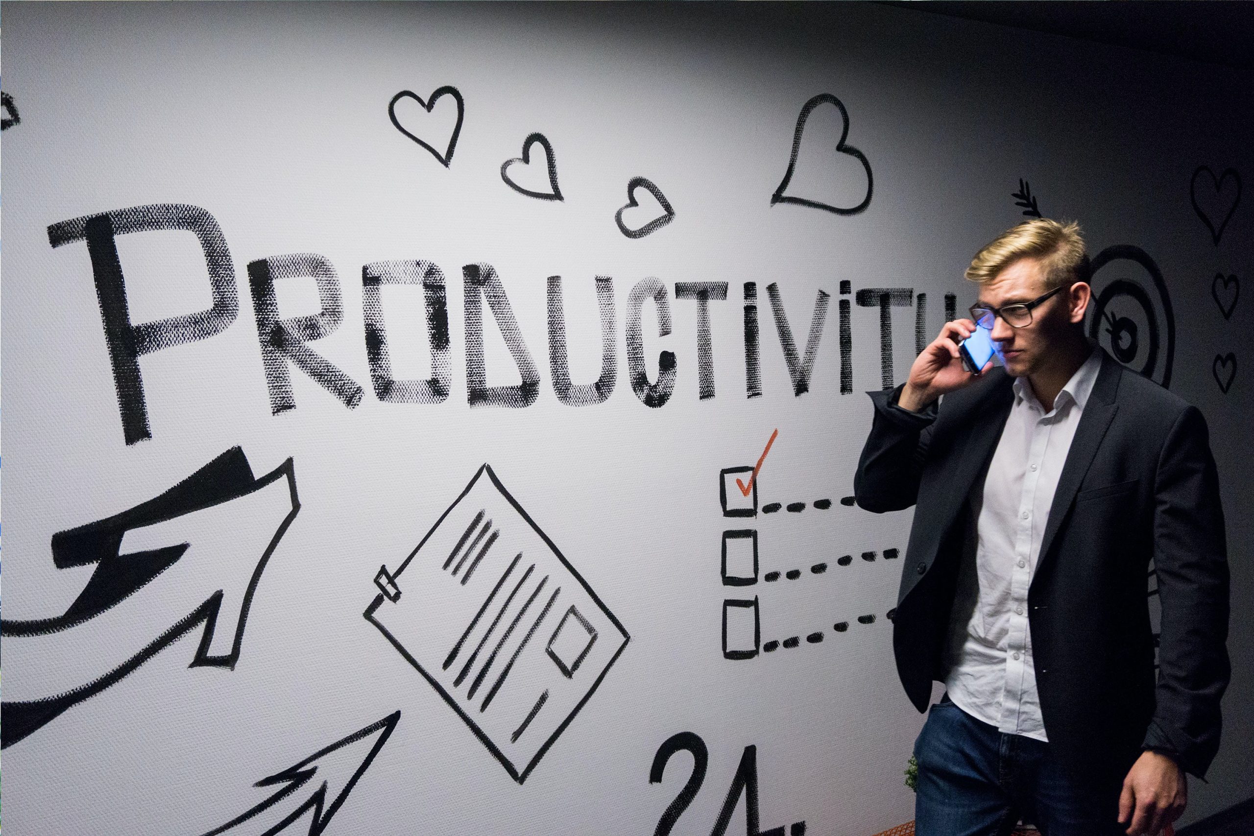 CHECKLIST OF THE DAY: 10 WAYS TO BOOST YOUR PRODUCTIVITY